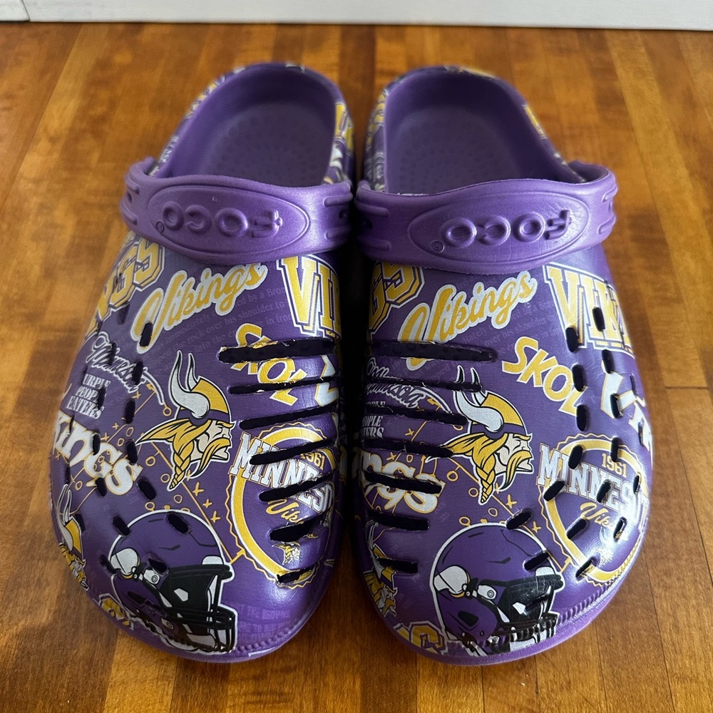 FOCO Minnesota Vikings Purple Graphic Clog Shoes sz.S(7-8) - Picture 9 of 9
